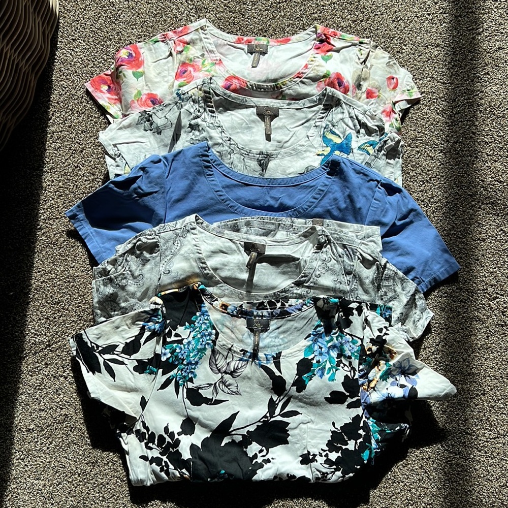 Jaanuu Scrub tops size M